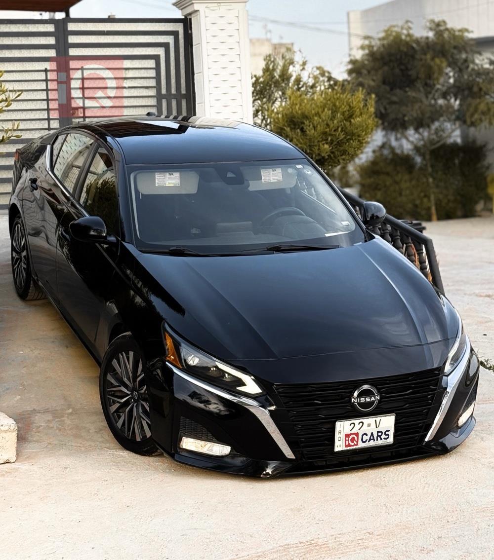 نيسان ألتيما